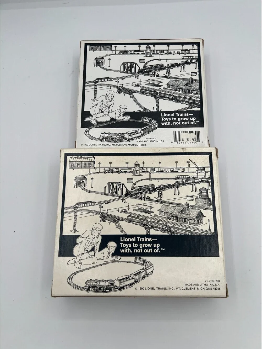 LOT Lionel Santa Fe Derrick Car, Southern Flat Car, Road Signs, & Billboards